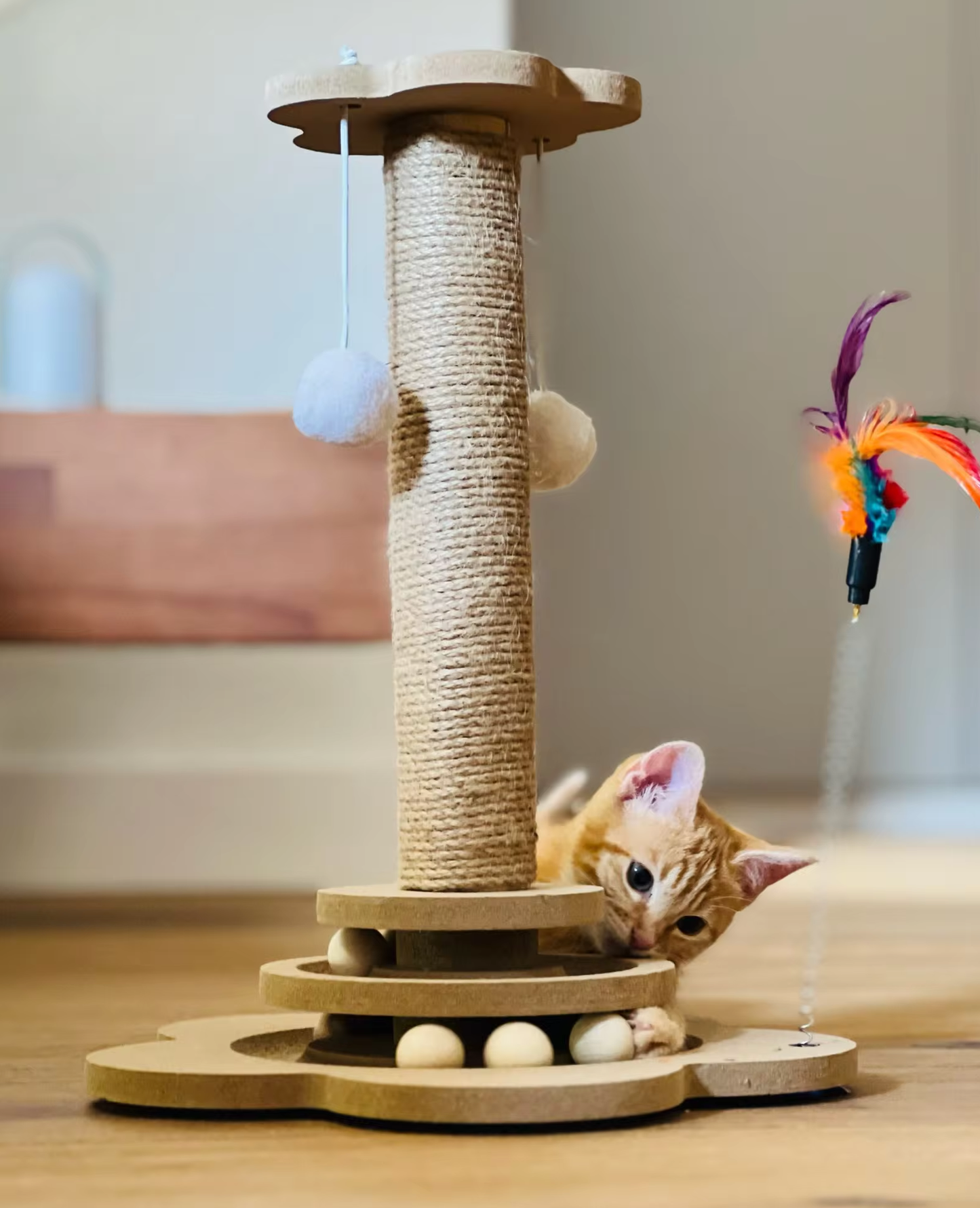 Speelgoed houten krabpaal voor speelse kittens