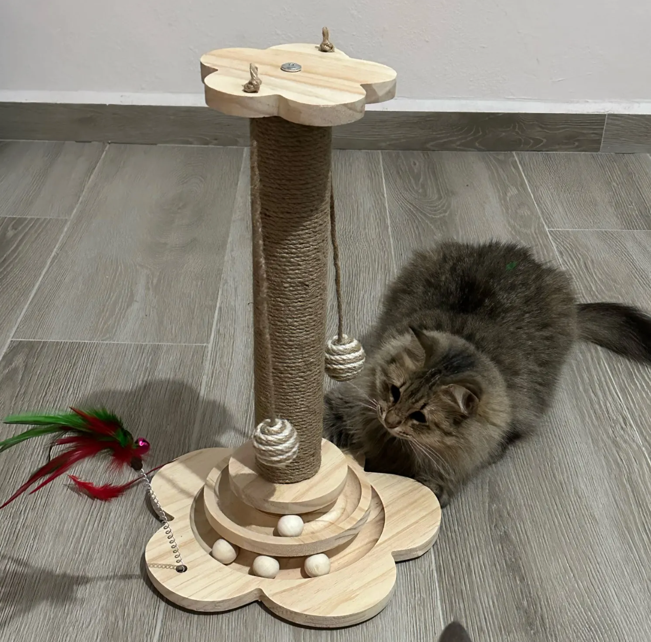 Unieke houten krabpaal voor speelse katten